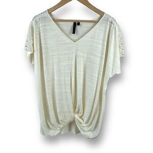 Allie & Rob Women's Size M Twisted Front Short Sleeve Top Ivory With Lace Sleeve
